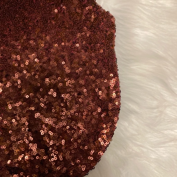 👚(bundle 4 items w/👚for $16) Maroon sequined top - Picture 7 of 7